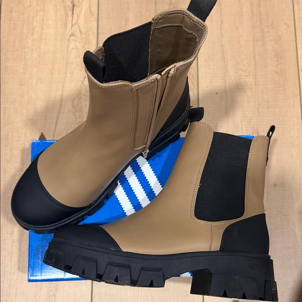 Tan and Black Women's Chelsea Boots